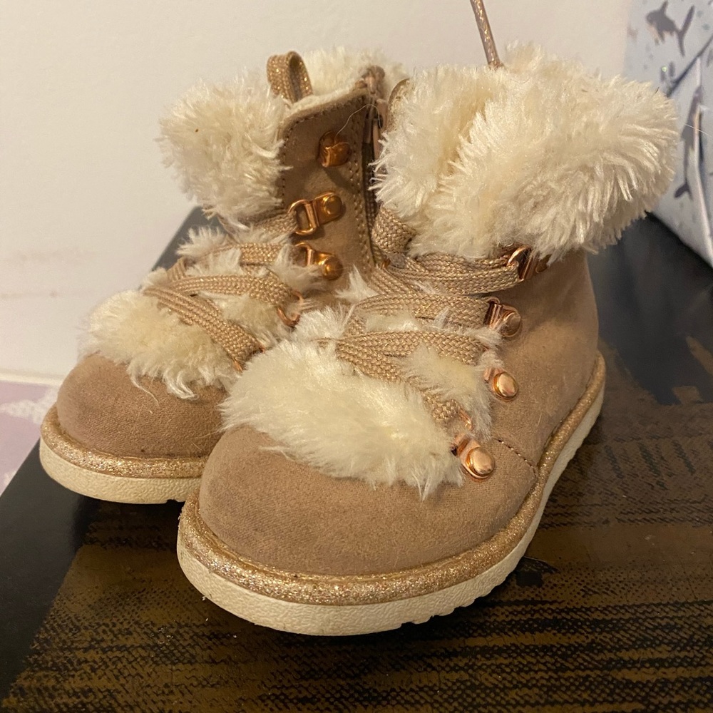 Toddler winter boots by Cynthia Rowley